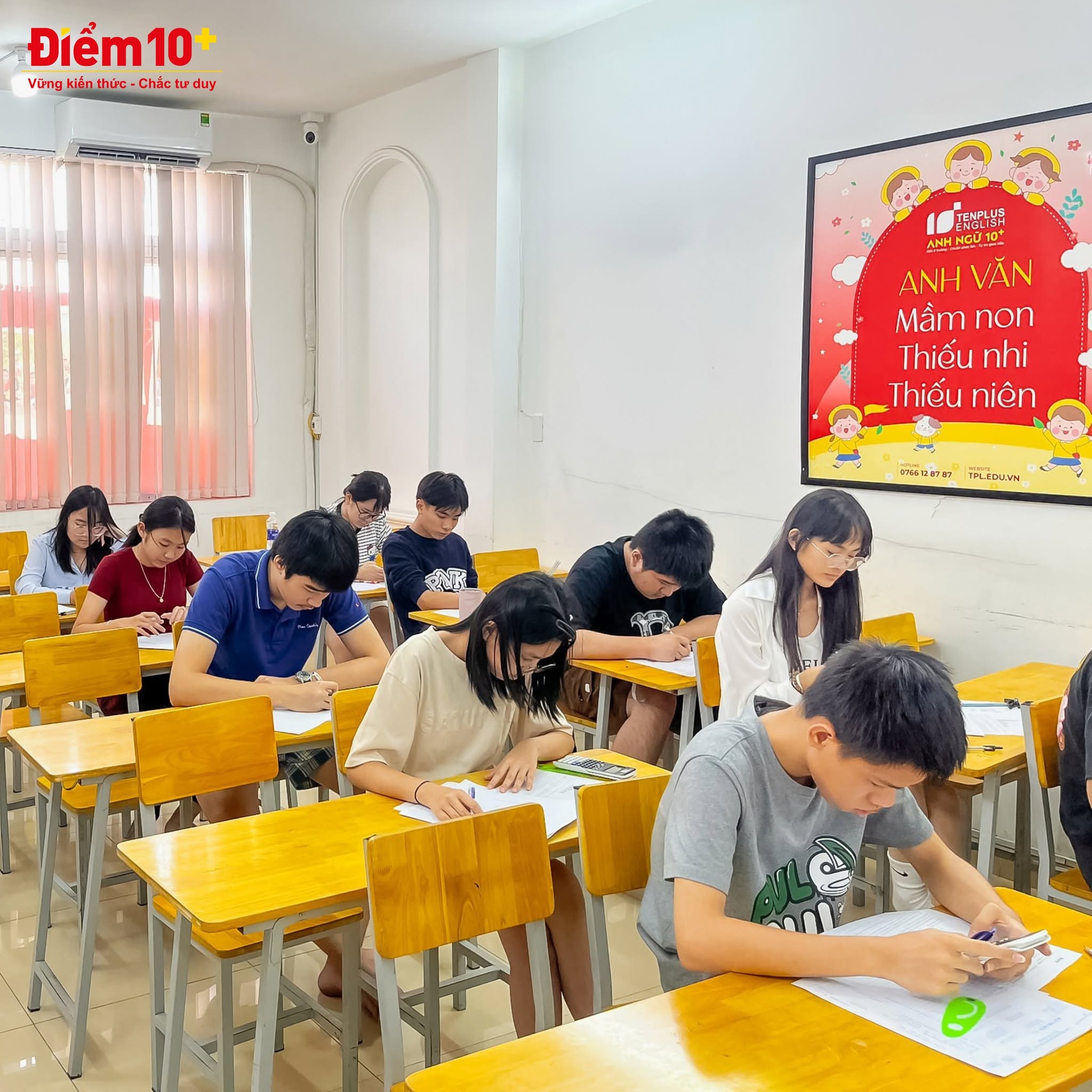 Có nên đăng ký khóa hè tháng 7 không? Những điều phụ huynh cần biết trước khi quyết định 1 Học sinh tham gia khóa hè tháng 7 tại Điểm 10+ rèn luyện thói quen học tập chủ động trên lớp.